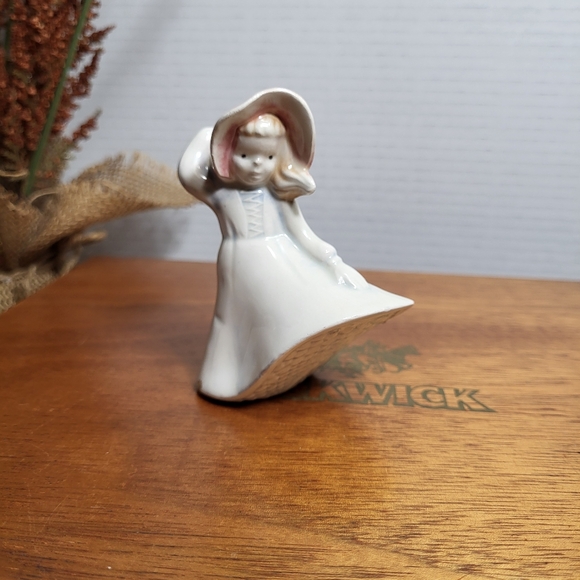 Vintage Ceramic Girl in the Wind Figurine - Picture 3 of 16